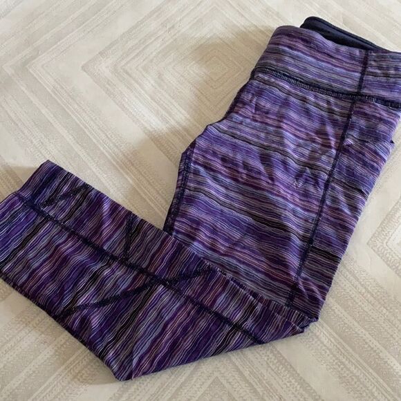Lululemon Women’s Purple Striped Cropped Leggings - Picture 1 of 9